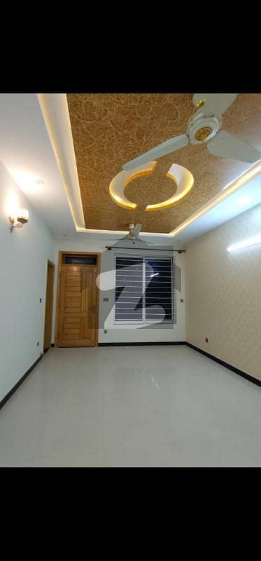 جی ۔ 13 اسلام آباد میں 6 کمروں کا 10 مرلہ مکان 1.9 لاکھ میں کرایہ پر دستیاب ہے۔