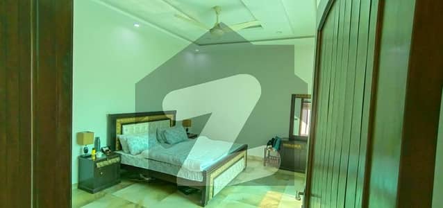 DHA PHASE 6 1 BED ROOM FULLY FURNISHED FOR RENT FOR FEMALE