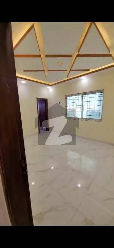 خالد بِن ولید روڈ کراچی میں 3 کمروں کا 8 مرلہ بالائی پورشن 4.5 کروڑ میں برائے فروخت۔