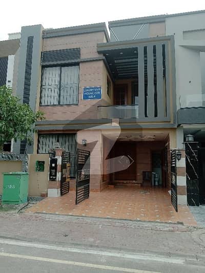 بحریہ ٹاؤن - شیرشاہ بلاک بحریہ ٹاؤن ۔ سیکٹر ایف,بحریہ ٹاؤن,لاہور میں 3 کمروں کا 5 مرلہ مکان 2.3 کروڑ میں برائے فروخت۔
