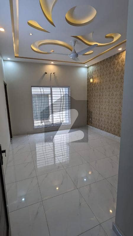 5 BEDS 10 MARLA BRAND NEW HOUSE FOR SALE LOCATED BAHRIA ORCHARD LAHORE