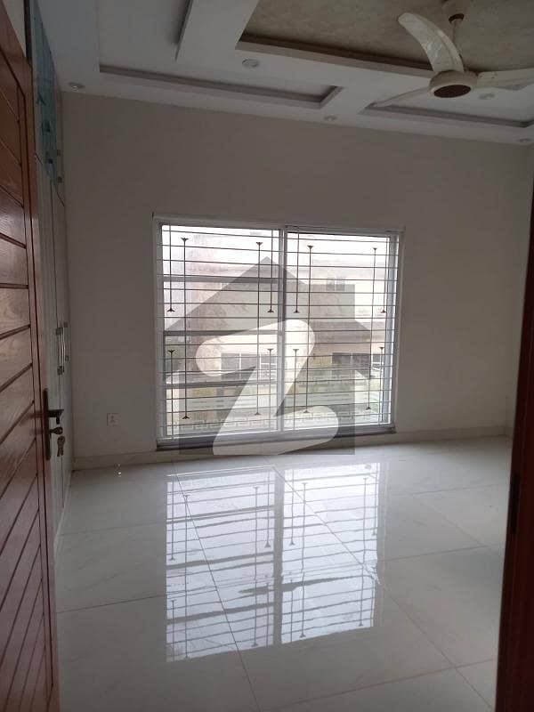 10 MARLA UPPER PORTION AVAILABLE FOR RENT IN DHA PHASE 3