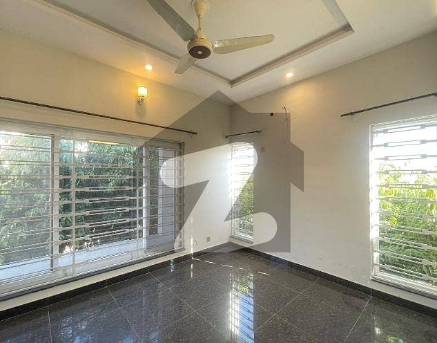Sector H 5m Corner House For Sale