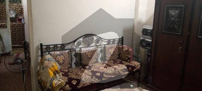 Flat In Gulistan-E-Jauhar - Block 18 Sized 350 Square Feet Is Available