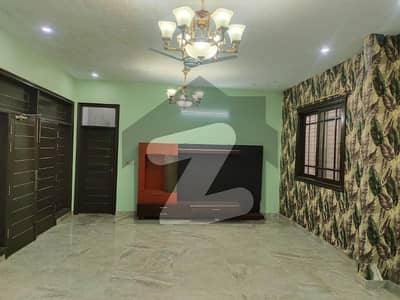 سعدی ٹاؤن سکیم 33,کراچی میں 6 کمروں کا 2 مرلہ مکان 4.5 کروڑ میں برائے فروخت۔