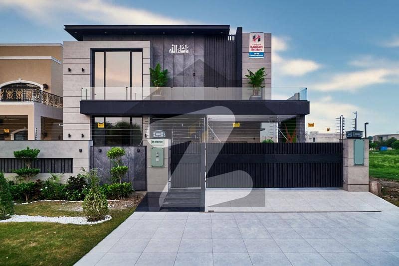 Magnificent Ultra Modern Designed of 1 Kanal Family House On Quiet Prime Location