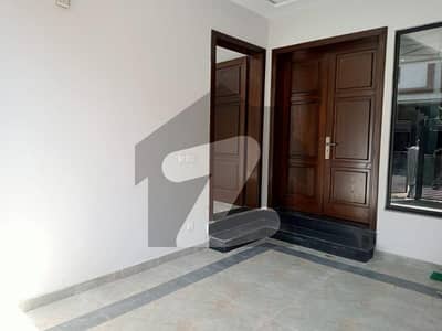 الرحیم گارڈن فیز ۵ جی ٹی روڈ,لاہور میں 3 کمروں کا 5 مرلہ مکان 2.1 کروڑ میں برائے فروخت۔