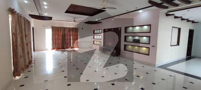ویلینشیاء ہاؤسنگ سوسائٹی لاہور میں 6 کمروں کا 2 کنال مکان 11.99 کروڑ میں برائے فروخت۔