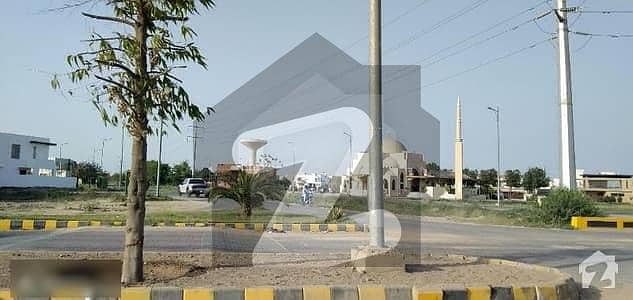 ڈی ایچ اے فیز 6 - بلاک سی فیز 6,ڈیفنس (ڈی ایچ اے),لاہور میں 1 کنال رہائشی پلاٹ 4.9 کروڑ میں برائے فروخت۔