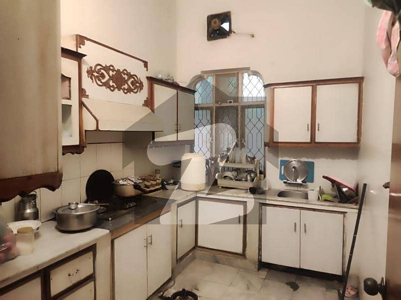 سمن آباد لاہور میں 4 کمروں کا 8 مرلہ مکان 3.75 کروڑ میں برائے فروخت۔