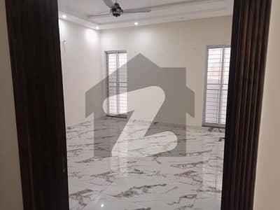 ٹاؤن شپ ۔ سیکٹر اے1 ٹاؤن شپ,لاہور میں 6 کمروں کا 1 کنال مکان 9.5 کروڑ میں برائے فروخت۔