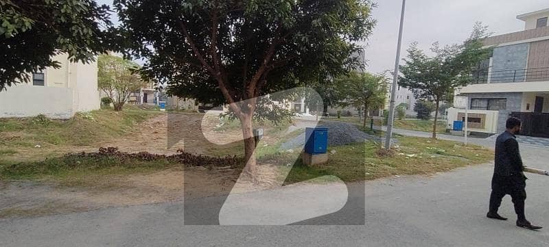 Hot Located 1 Kanal Residential Plot Available For Sale In DHA Phase 7 Block Y |