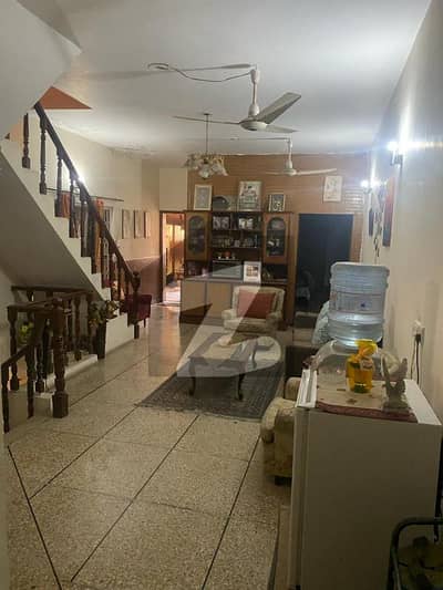 جوہر ٹاؤن لاہور میں 5 کمروں کا 8 مرلہ مکان 1.0 لاکھ میں کرایہ پر دستیاب ہے۔