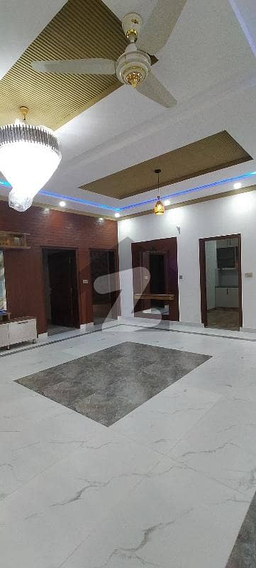 نشیمنِ اقبال فیز 2 نشیمنِ اقبال,لاہور میں 6 کمروں کا 10 مرلہ مکان 3.75 کروڑ میں برائے فروخت۔