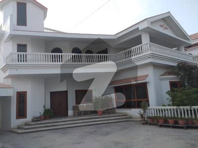 Well Maintain 600 Yards Bungalow Is Available For Sale In Phase 7
