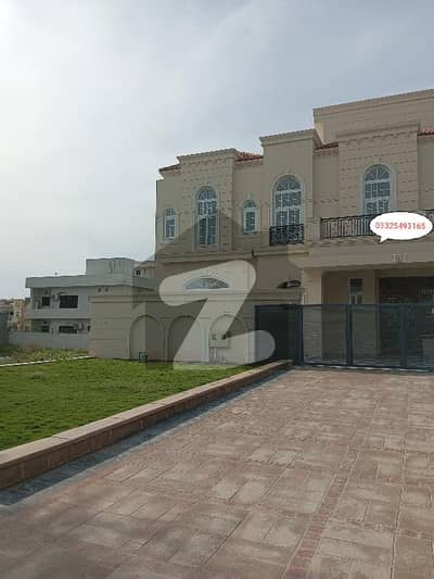ڈی ۔ 12 اسلام آباد میں 9 کمروں کا 14 مرلہ مکان 16.3 کروڑ میں برائے فروخت۔