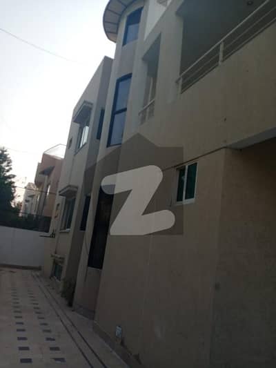 250 Yards Townhouse For Sale In Clifton Block 5