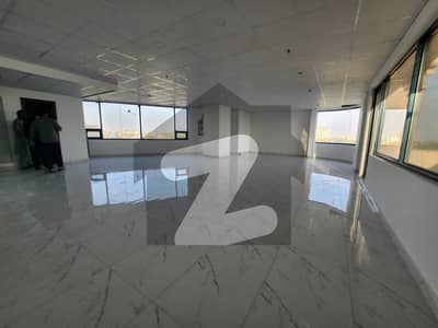 ہائی کیو ٹاور گلبرگ 5,گلبرگ,لاہور میں 1 کمرے کا 1 کنال دفتر 10.0 لاکھ میں کرایہ پر دستیاب ہے۔