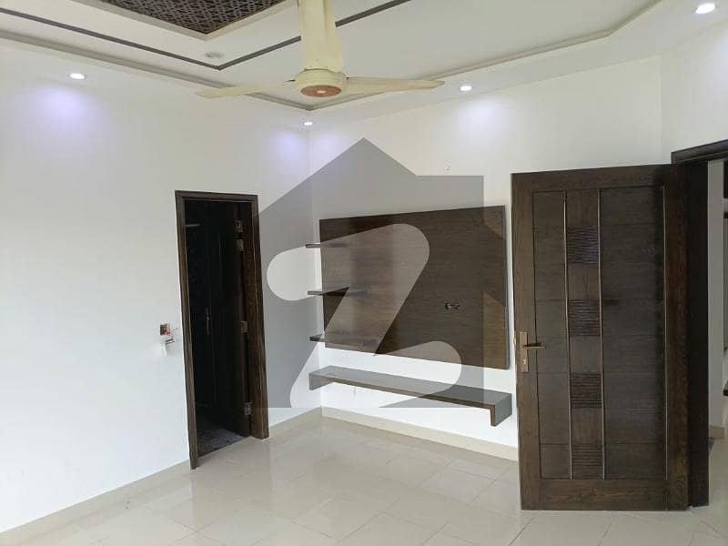 ڈی ایچ اے فیز 6 ڈیفنس (ڈی ایچ اے),لاہور میں 2 کمروں کا 1 کنال بالائی پورشن 80.0 ہزار میں کرایہ پر دستیاب ہے۔