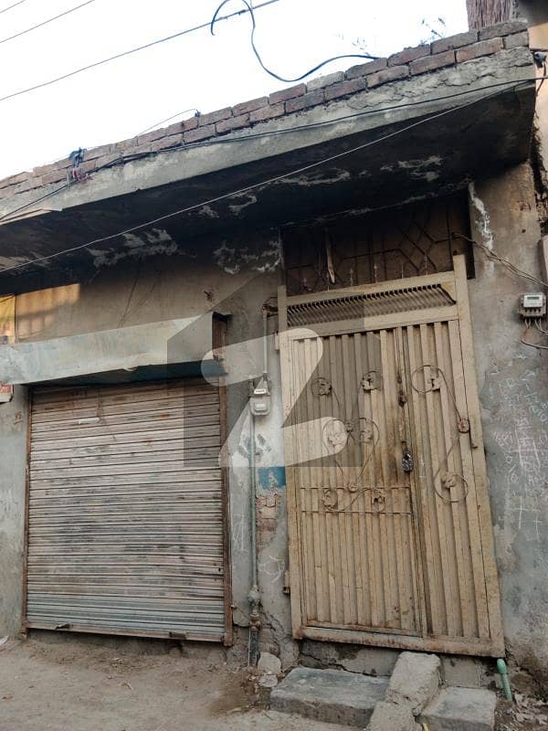 Prime location single story old house available for sale ideal location main band road