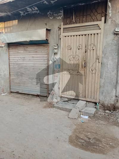 Prime Location Single Story Old House Available For Sale Ideal Location Main Band Road