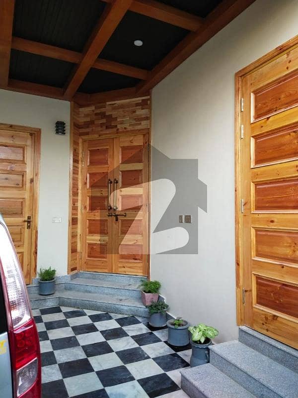 کاغان کالونی ایبٹ آباد میں 7 کمروں کا 10 مرلہ مکان 4.6 کروڑ میں برائے فروخت۔