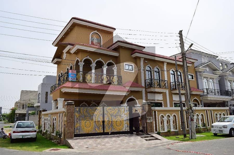 10 Marla House for Sale in Tariq Garden Lahore