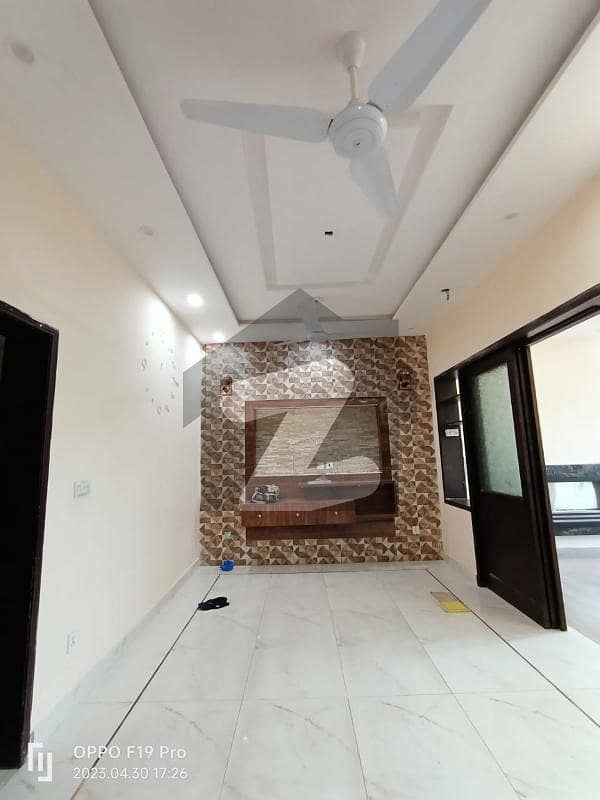 بحریہ ٹاؤن ۔ بلاک ای ای بحریہ ٹاؤن سیکٹرڈی,بحریہ ٹاؤن,لاہور میں 3 کمروں کا 5 مرلہ مکان 65.0 ہزار میں کرایہ پر دستیاب ہے۔