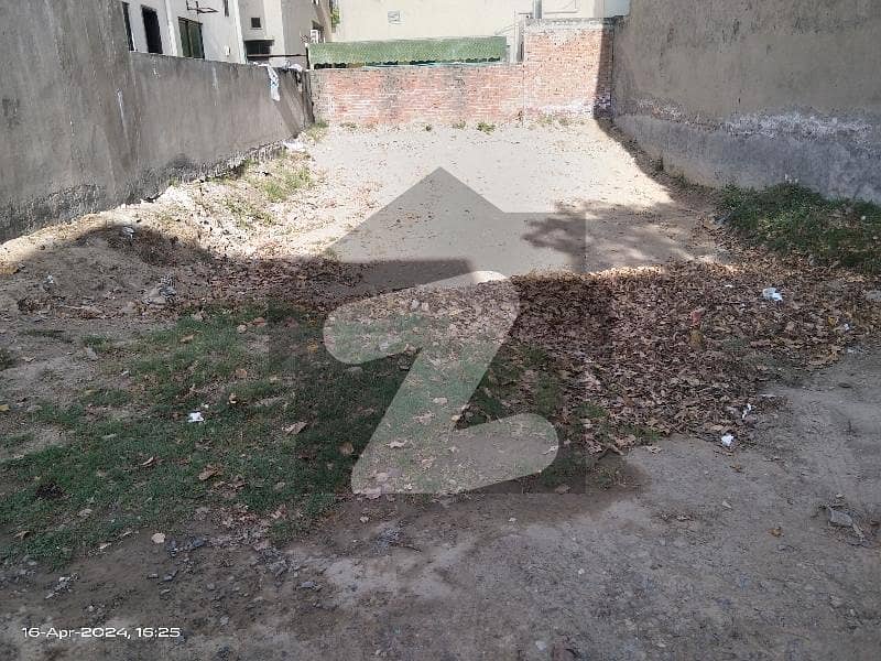 Plot for sale Usman block Plot/. good location near to park and Ali mosque school. posission paid utility paid. 175 lakh
