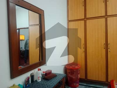 الحافظ ٹاؤن لاہور میں 5 کمروں کا 3 مرلہ مکان 1.4 کروڑ میں برائے فروخت۔