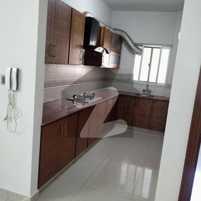 apartment for urgent rent bukhari comercial defance with lift parking well maintain tile folouring