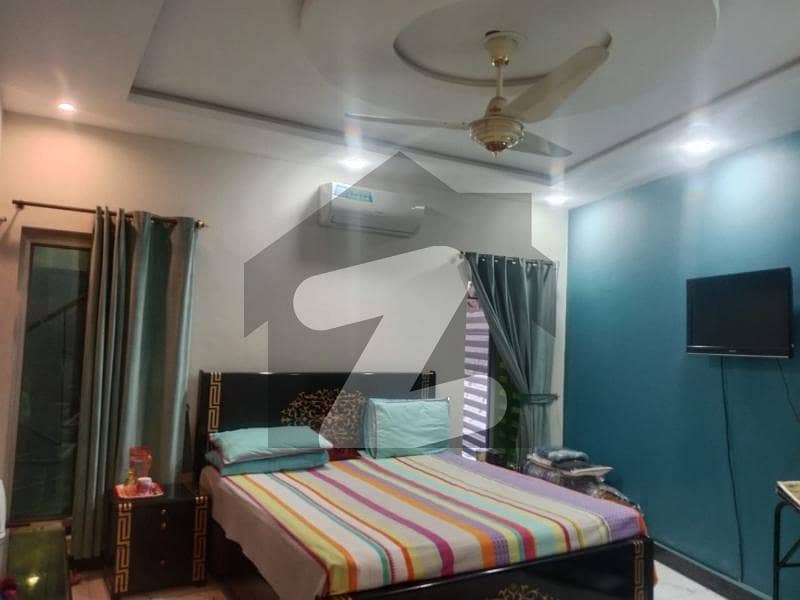 جوہر ٹاؤن لاہور میں 5 کمروں کا 5 مرلہ مکان 2.5 کروڑ میں برائے فروخت۔
