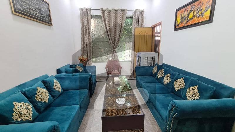 جوہر ٹاؤن لاہور میں 4 کمروں کا 3 مرلہ مکان 1.65 کروڑ میں برائے فروخت۔