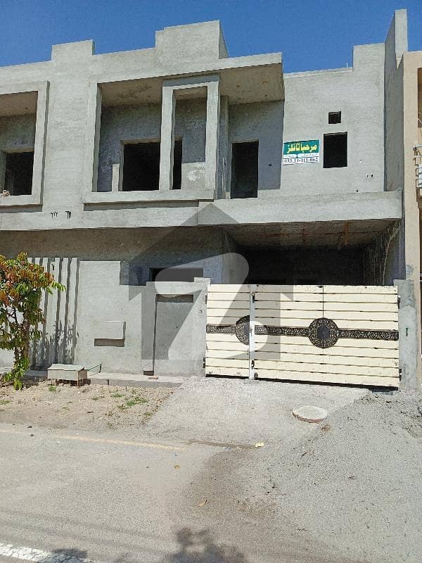 ماڈل سٹی ون کینال روڈ,فیصل آباد میں 4 کمروں کا 8 مرلہ مکان 1.75 کروڑ میں برائے فروخت۔
