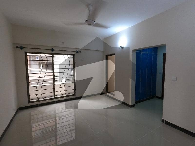 Flat Spread Over 3000 Square Feet In Askari 5 - Sector J Available