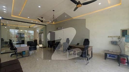 ایل ڈی اے ایوینیو لاہور میں 2 کمروں کا 10 مرلہ دفتر 1.1 لاکھ میں کرایہ پر دستیاب ہے۔