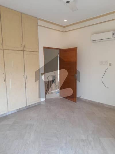 A Spacious Prime Location 8 Marla House In Gulberg