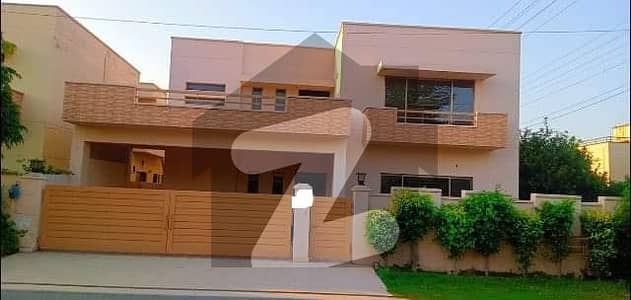 12 MARLA 4 BEDROOM HOUSE AVAILABLE FOR SALE