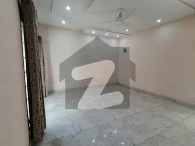 Upper Portion For Rent In Shalimar Colony