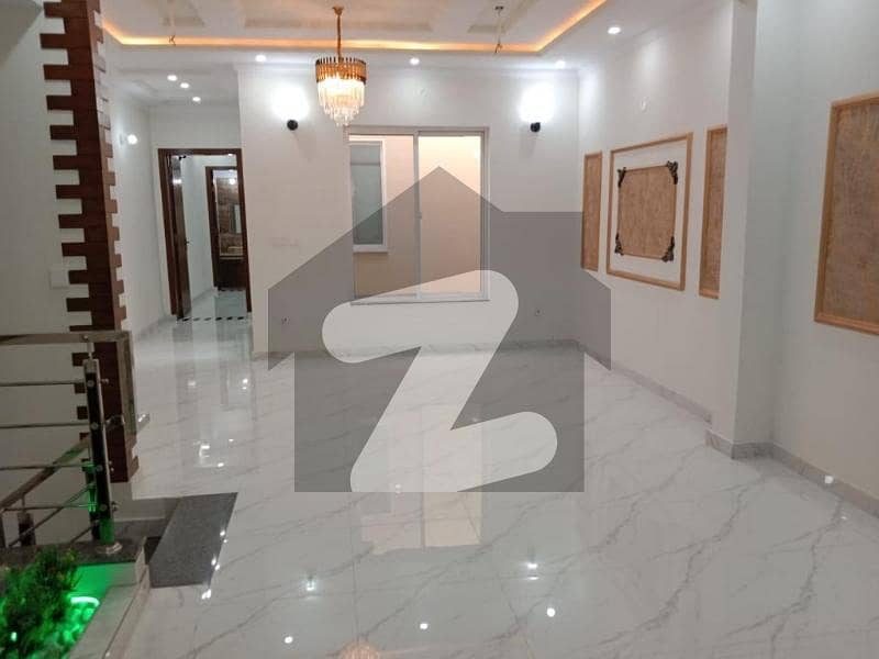 کیولری ایکسٹینشن لاہور میں 2 کمروں کا 7 مرلہ بالائی پورشن 50.0 ہزار میں کرایہ پر دستیاب ہے۔