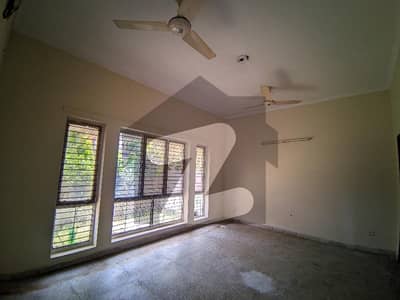 10 MARLA TOP LOCATION HOUSE IN PHASE-3 DHA LAHORE