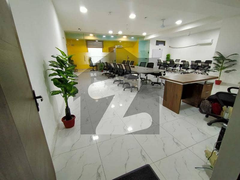 گلبرگ 3 گلبرگ,لاہور میں 1 کمرے کا 6 مرلہ دفتر 1.35 لاکھ میں کرایہ پر دستیاب ہے۔