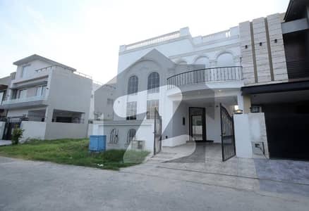 ڈی ایچ اے فیز9 پریزم ڈی ایچ اے ڈیفینس,لاہور میں 3 کمروں کا 5 مرلہ مکان 2.6 کروڑ میں برائے فروخت۔