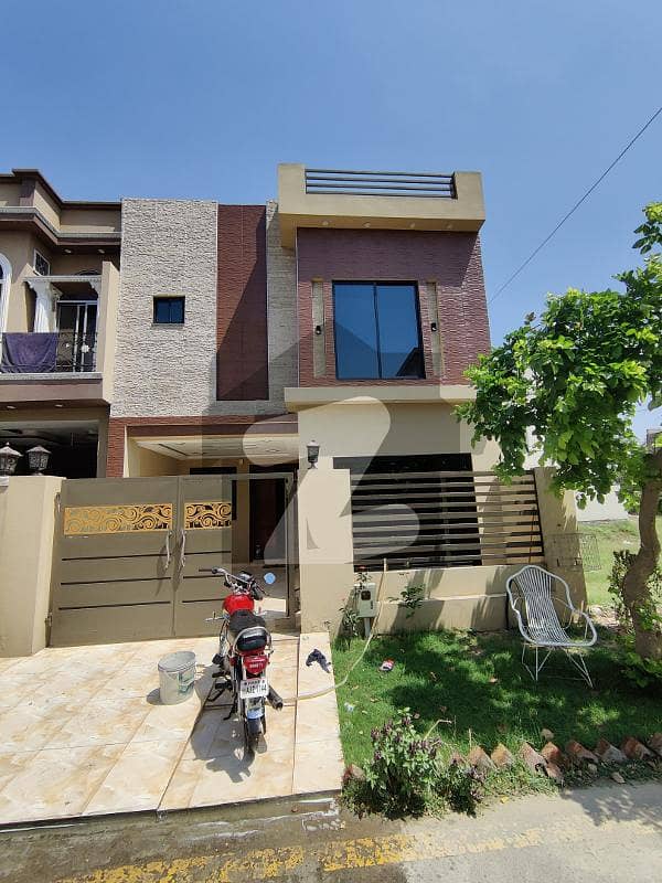 5 Marla Brand New House Available for Sale Near to Park