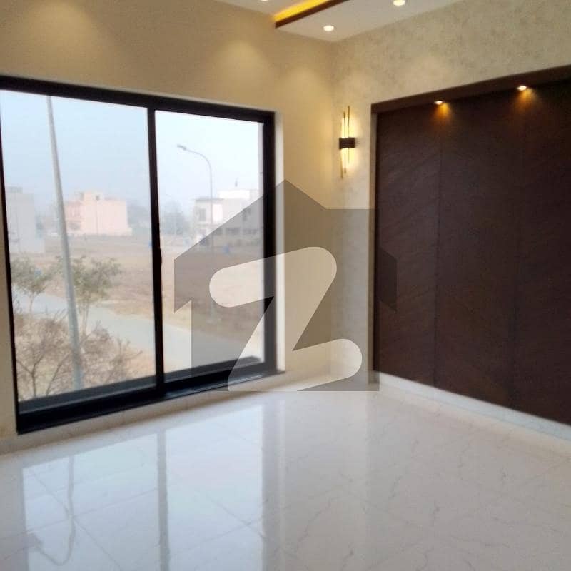1 KANAL UPPER PORTION AVAILABLE FOR RENT IN DHA PHASE 8