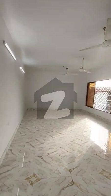 کلفٹن ۔ بلاک 5 کلفٹن,کراچی میں 3 کمروں کا 8 مرلہ فلیٹ 3.2 کروڑ میں برائے فروخت۔