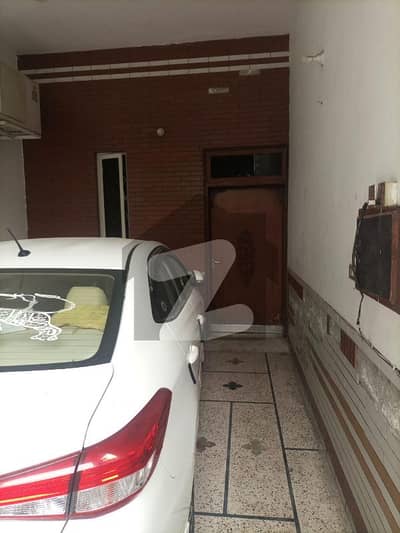 10 Marla 2 Bed Upper Portion Available For Rent In Gulberg Town Lahore