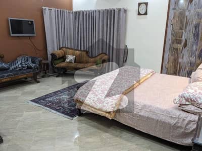 One Kanal Old House For SALE In Cantt.