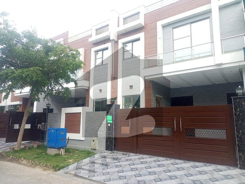 لیک سٹی رائیونڈ روڈ,لاہور میں 5 کمروں کا 7 مرلہ مکان 3.5 کروڑ میں برائے فروخت۔