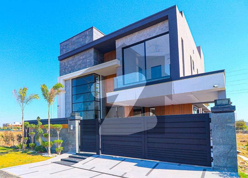 Contemporary 10 Marla House - Ideal for Family Living in Prime Location For Sale